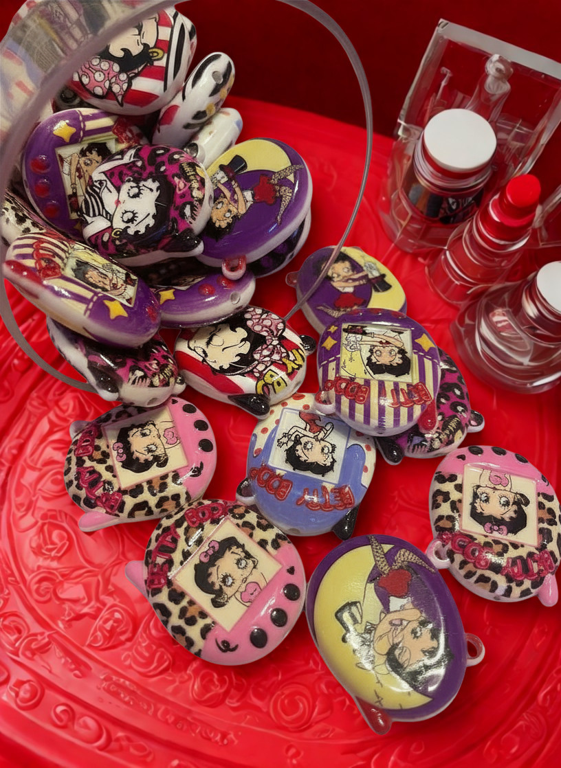 Retro Glam Doll Acrylic Beads